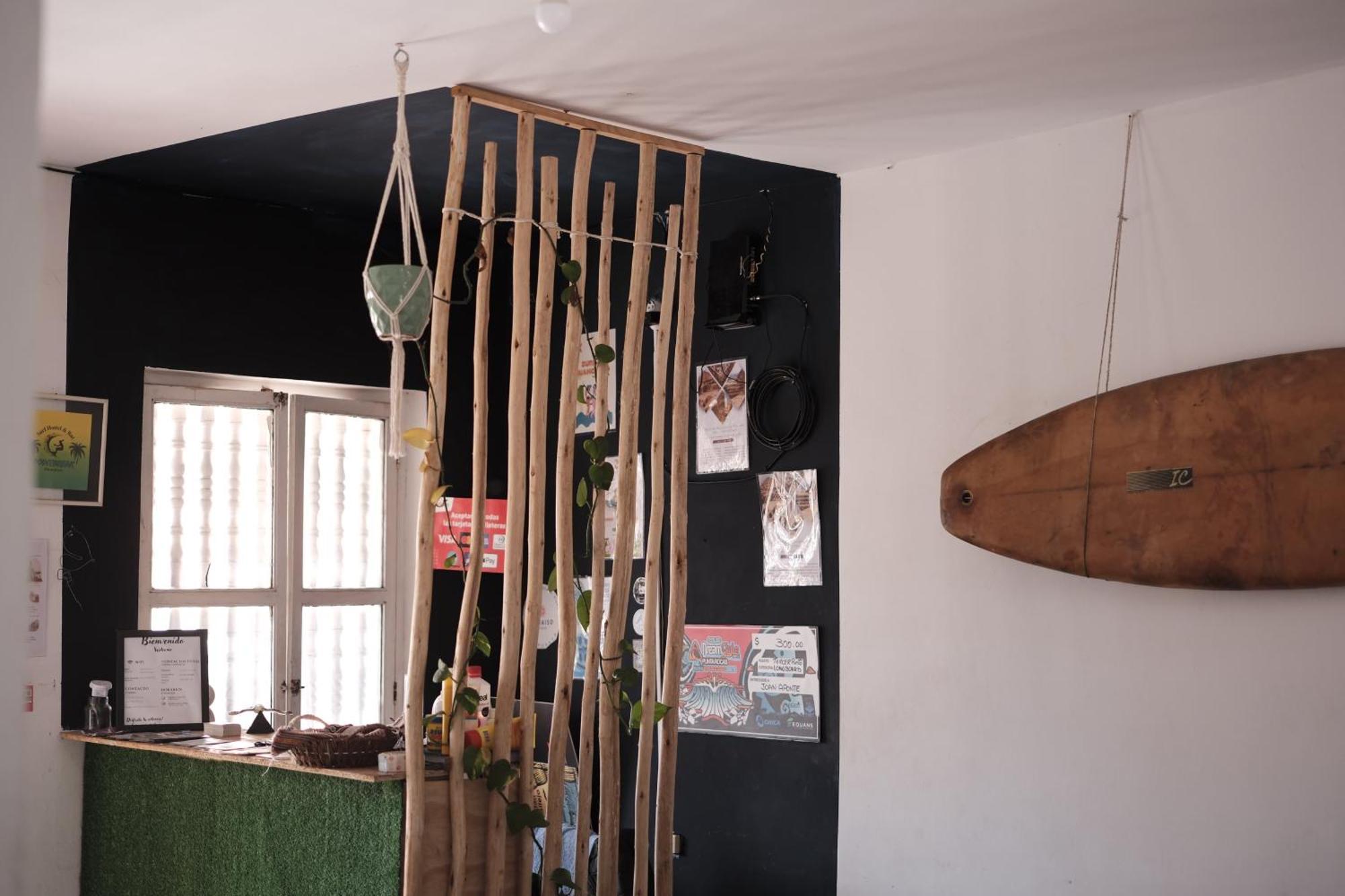 Pointbreak Surf Camp Hostel Huanchaco Exterior photo